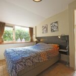 Sandepark 88. Ouderslaapkamer met tweepersoonsbed op de begane grond.